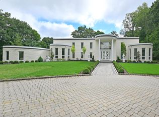 8 W Gate Rd, Saddle River, NJ 07458