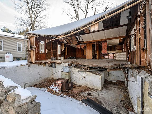 4th image of 10 Flatbush Rd