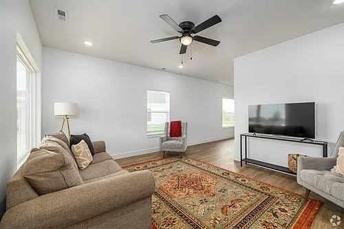 1005 N Blake Ave Photo 1
