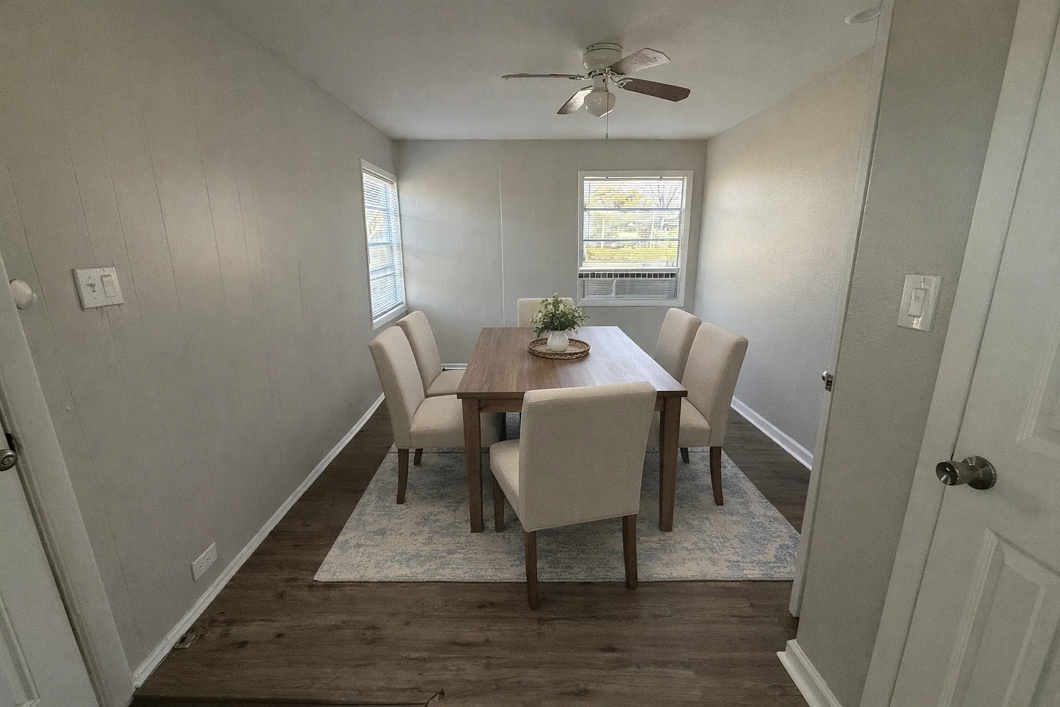 3 bed, 996 sqft, $1,075 — Photo 3