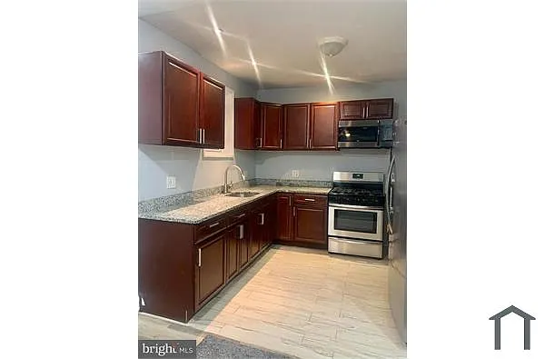 Building Photo - 918 S Cecil St #1