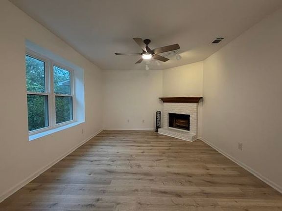 4th image of 155 Parkbrook Cir