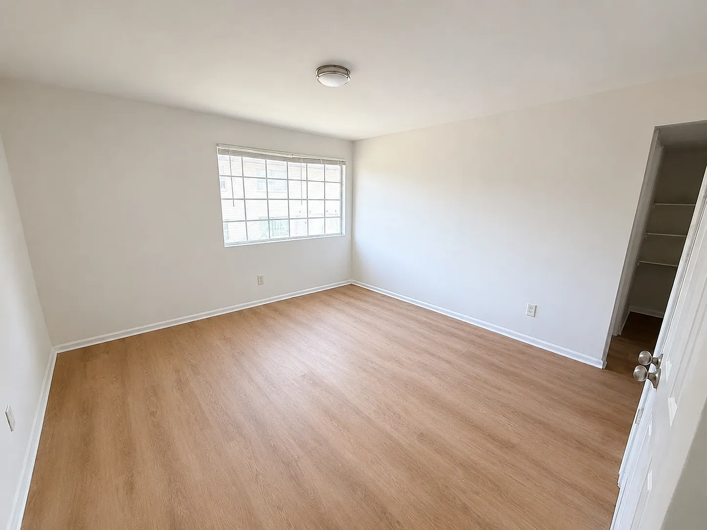 2 bed, 1.0 bath, $1,300 — Photo 2