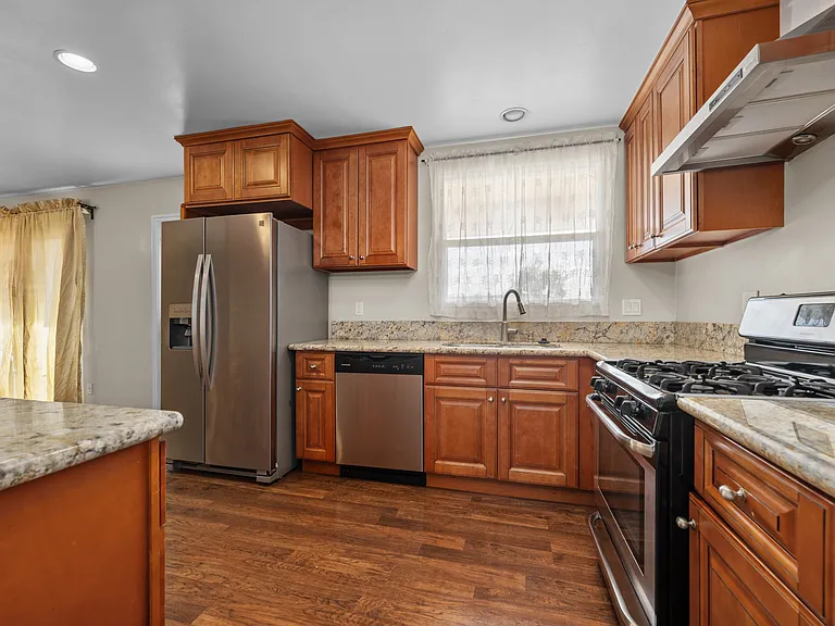 2260 Altadena Ave — Photo 10