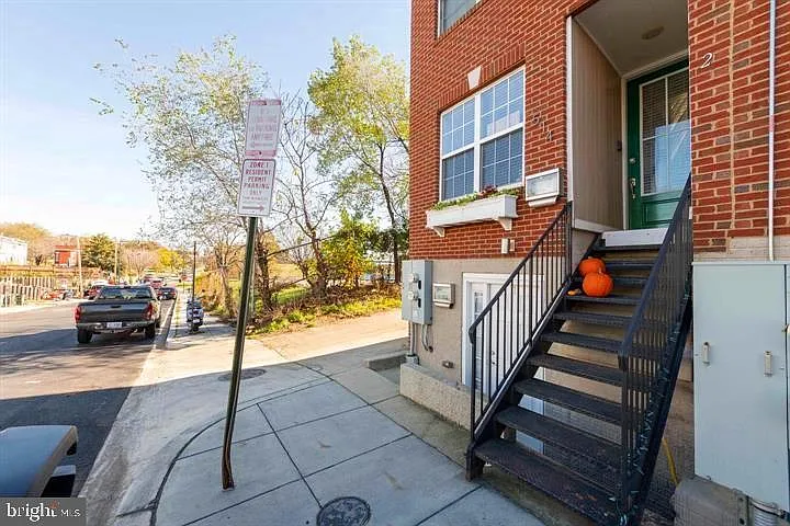514 Hobart Pl NW #1 — Photo 11