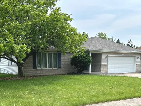 710 Buffalo Dr, Minooka, IL 60447