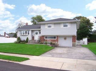 25 Alma Ln, Plainview, NY 11803