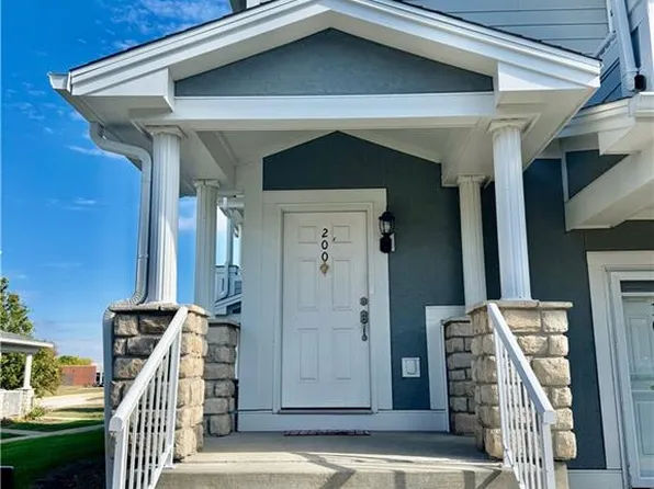 11741 S Roundtree St APT 200, Olathe, KS 66061