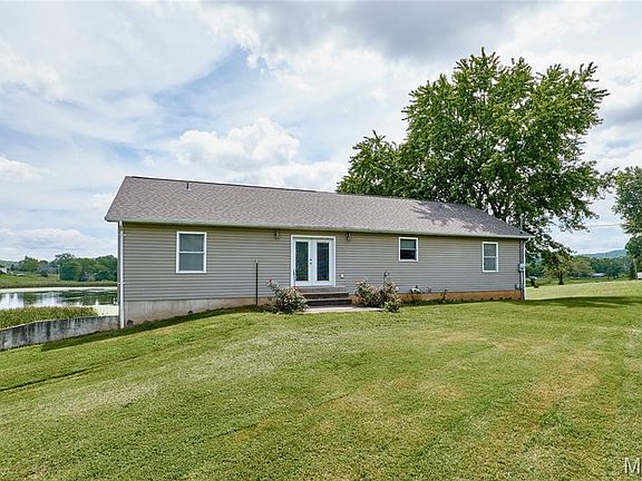 3rd image of 55 Lakeview Cir