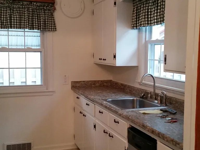 430 Brown St — Photo 7