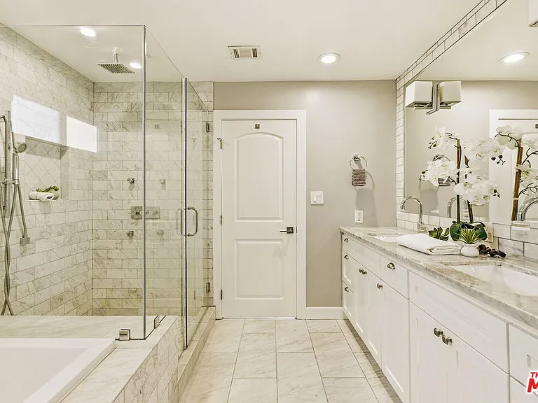 1026 S Windsor Blvd — Photo 43