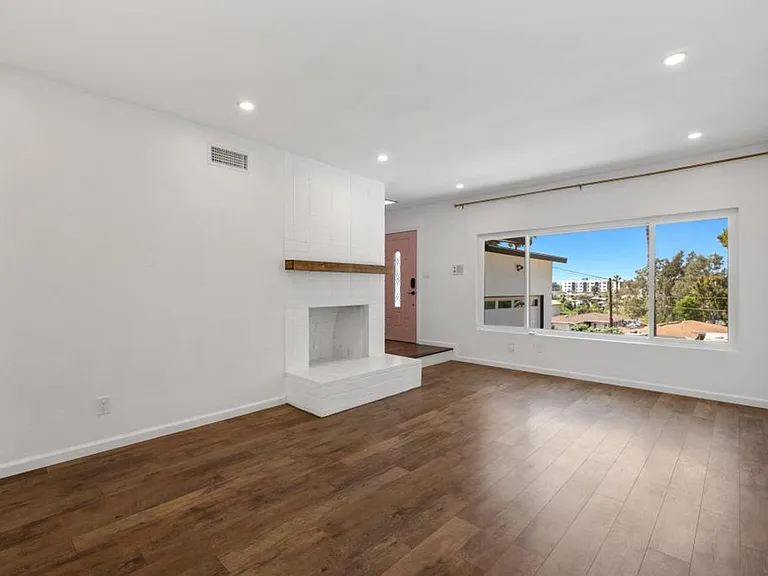 1007 Winston Dr — Photo 6