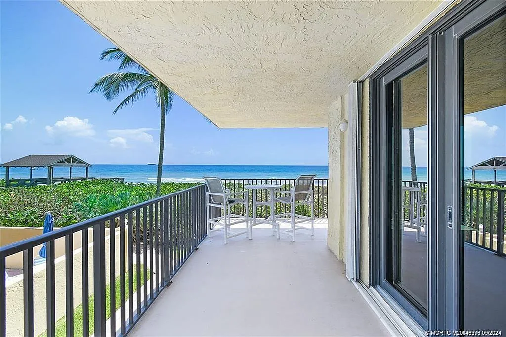2 bed, 2.0 bath, 1044 sqft, $5,500 — Photo 2