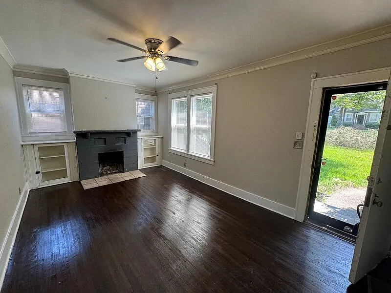 2 bed, 1.0 bath, 924 sqft, $1,550 — Photo 2