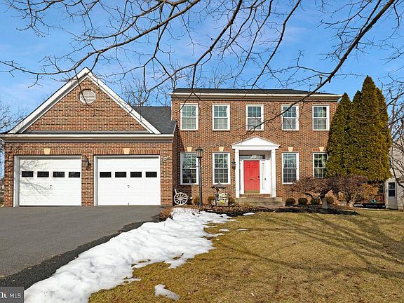 4th image of 46942 Colby Ct