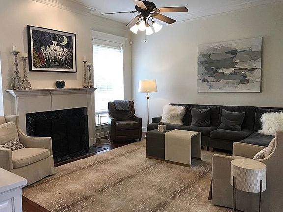 Spacious living room 