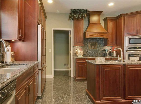3rd image of 37 Hamlet Dr #16
