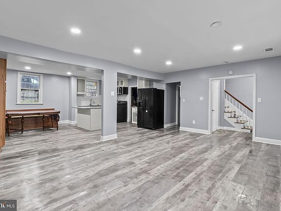 5th image of 408 S Beechfield Ave