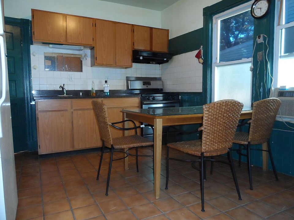 2nd image of 446 Ferry St