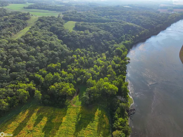 1 63rd Ave, Eldon, IA 52554