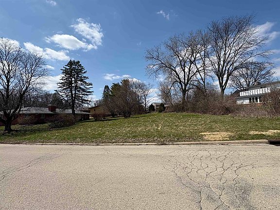 2nd image of 2520 Driftwood Ln