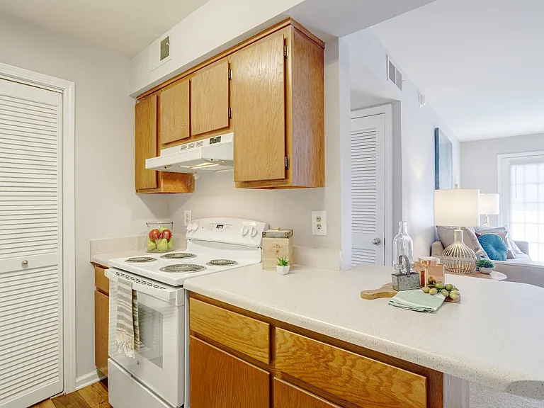Shadowbluff Apartments — Photo 27