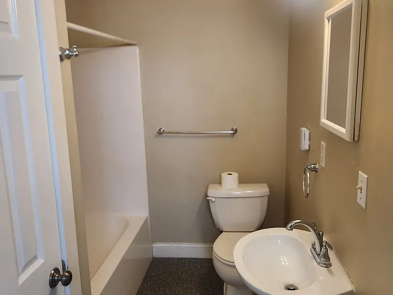244 N 3rd St #3 — Photo 5