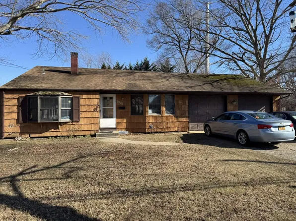 2903 Maine Avenue, Medford, NY 11763