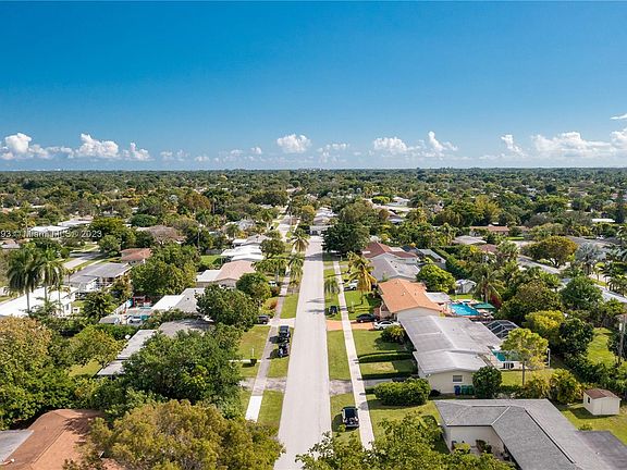 4th image of 9370 SW 180th St