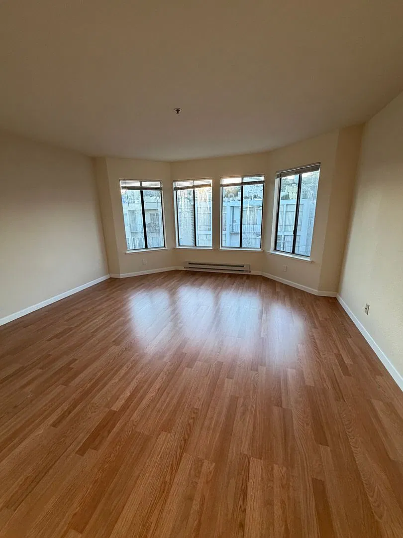 Light-Filled One Bedroom with Elevator & Laundry in Building — Photo 1