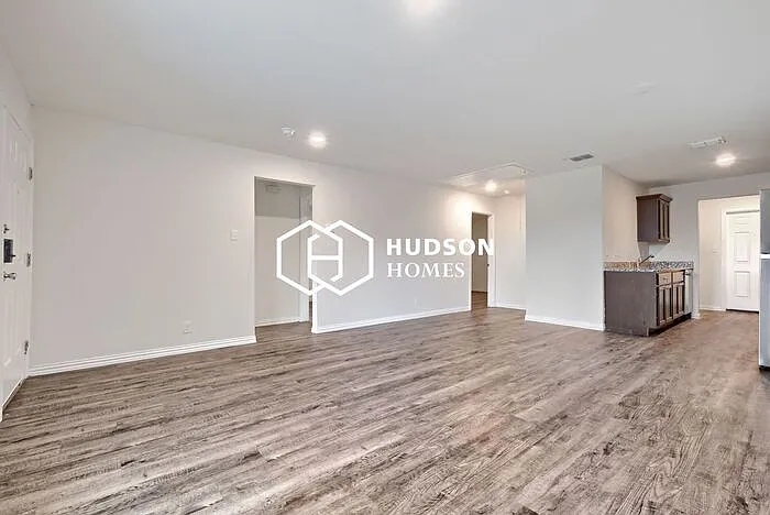 3 bed, 2.0 bath, 1090 sqft, $1,265 — Photo 4
