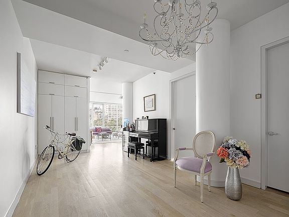 5th image of 36 E 14th St APT 5A