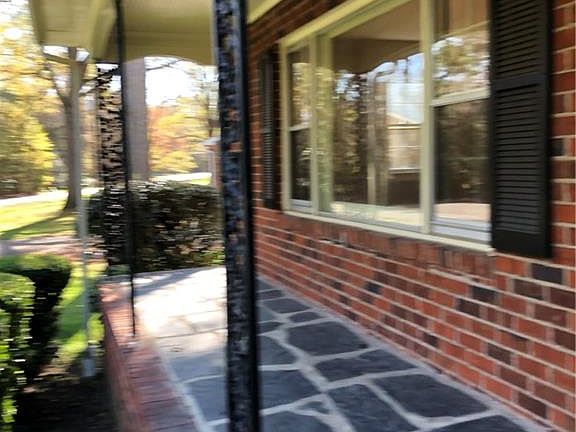 4th image of 108 Lee Ave