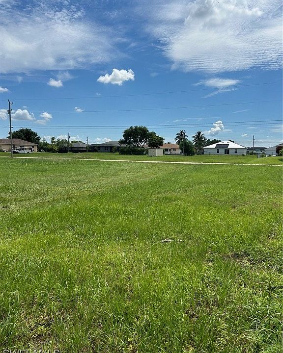 2nd image of 928 NE 4th Pl