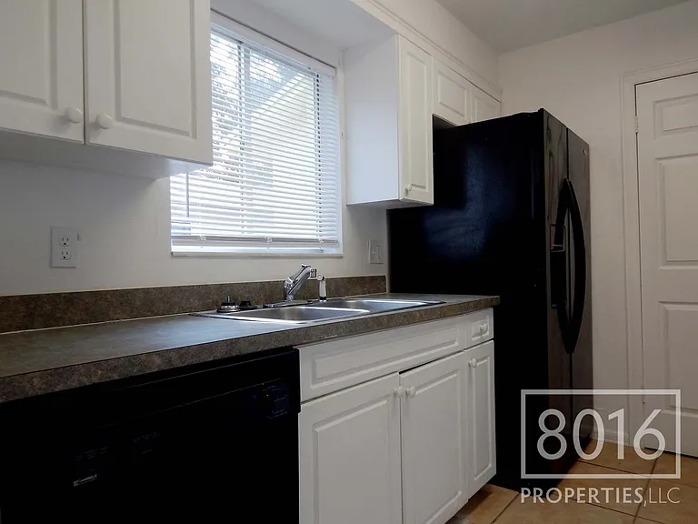 4755 White Willow Ln — Photo 5