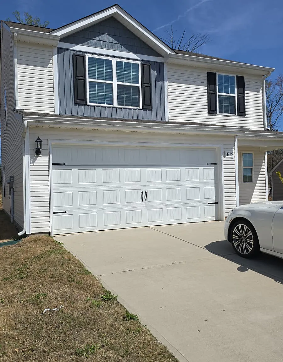 3 bed, 2.5 bath, 1800 sqft, $2,090 — Photo 1