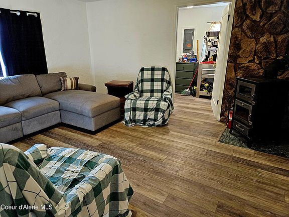 3rd image of 723 C St