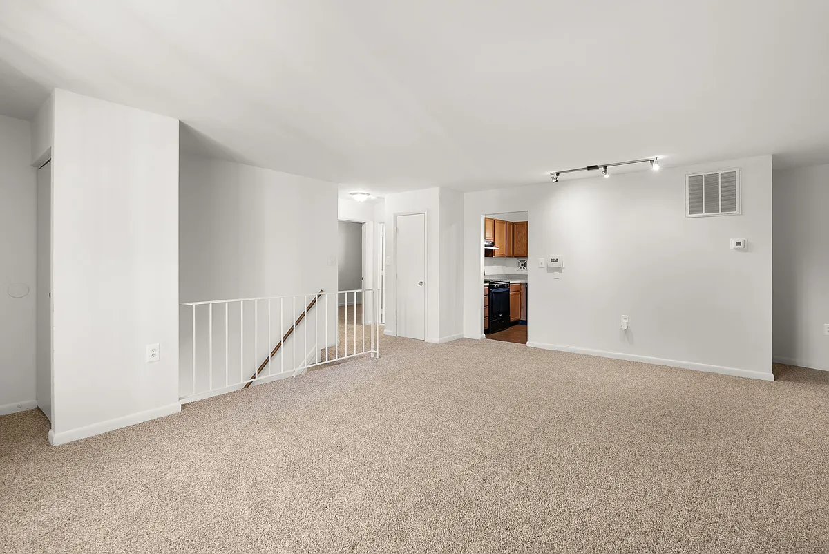 Building Photo - 6120 Northwood Dr #B
