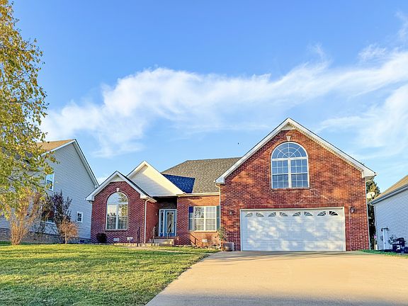 2nd image of 1177 Castlewood Dr