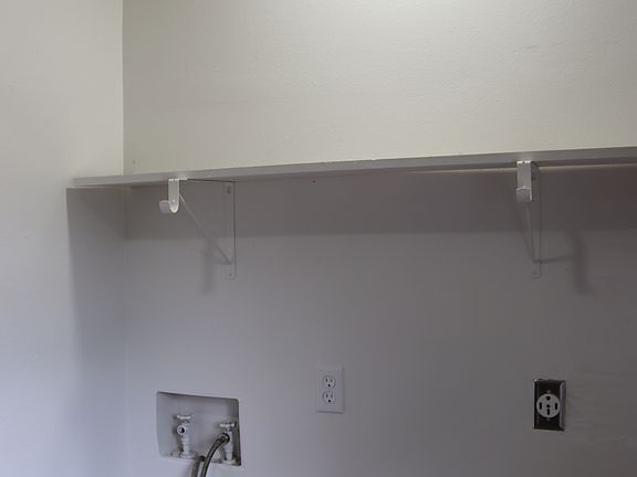 washer/dryer hookups