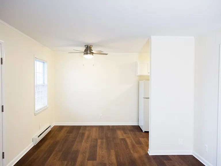 1102 Leonard St — Photo 13