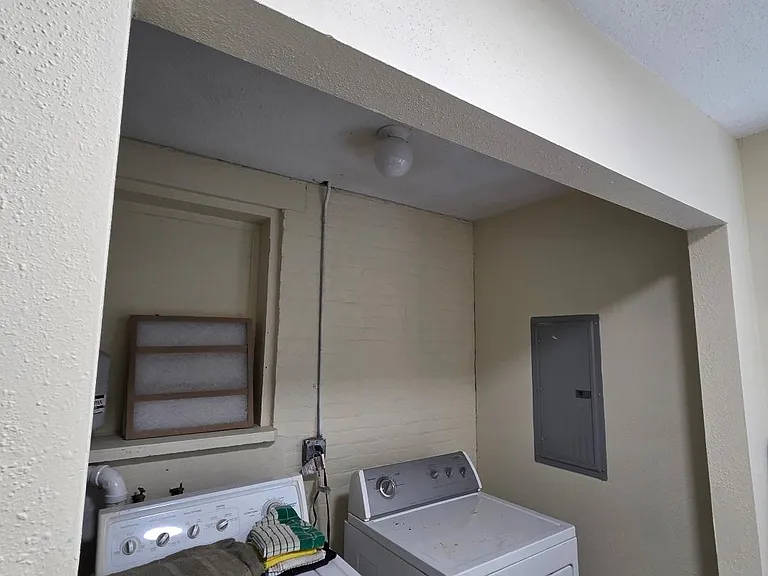 207 W B St — Photo 12