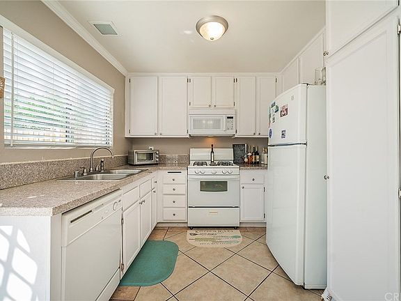 4th image of 37031 Potter Dr
