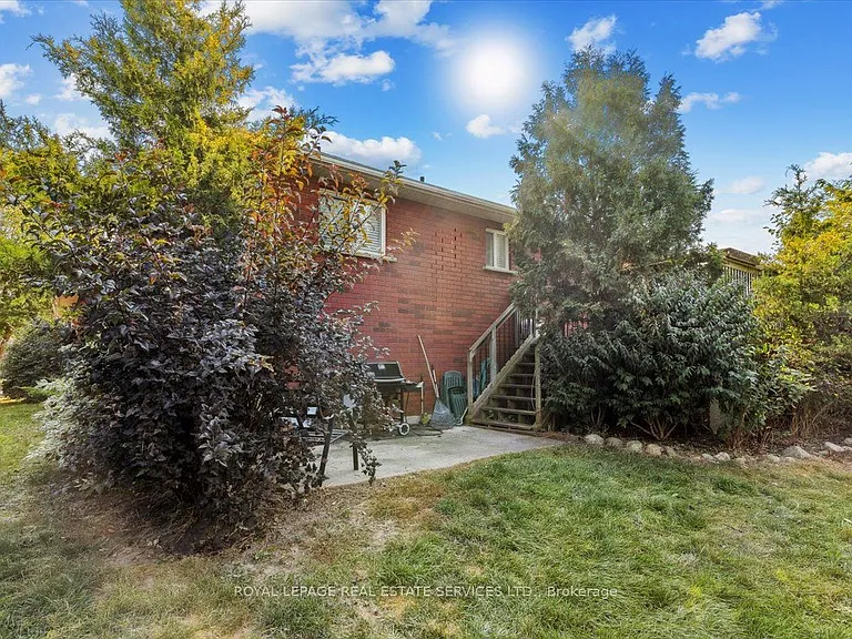 82 Whitlaw Way — Photo 35