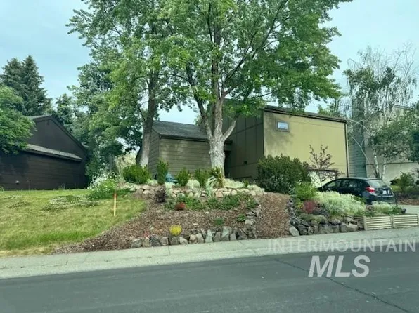 1330 Pine Cone Rd, Moscow, ID 83843