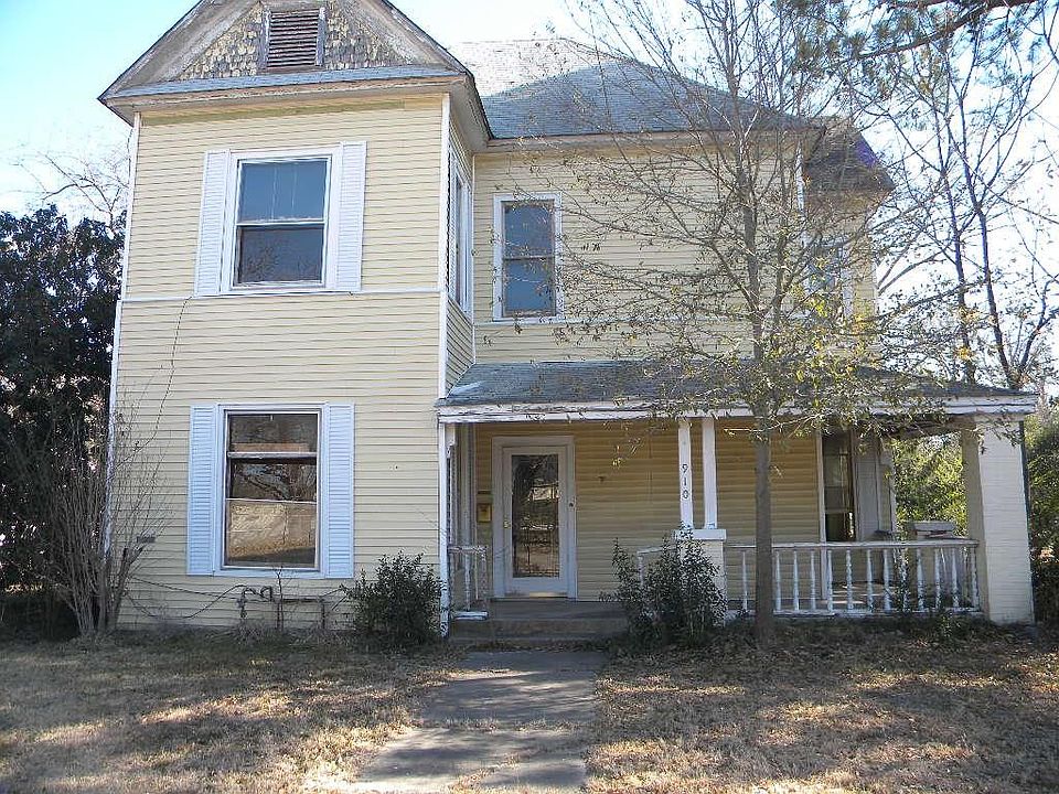 2nd image of 910 N Rockwall Ave