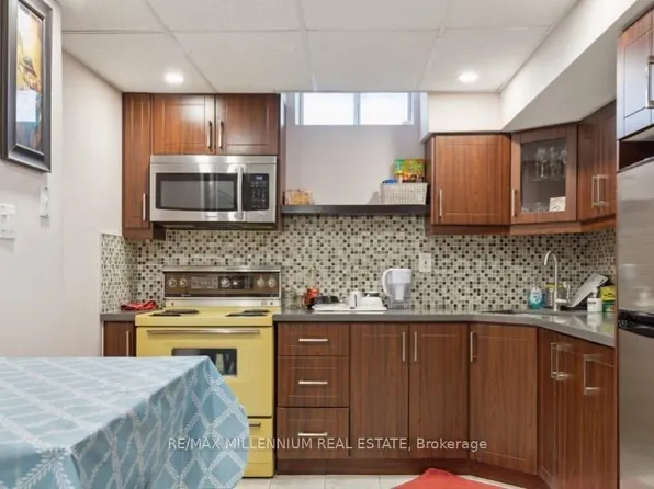 5687 Goldenbrook Dr #Basement, Mississauga, ON L5M 3W5