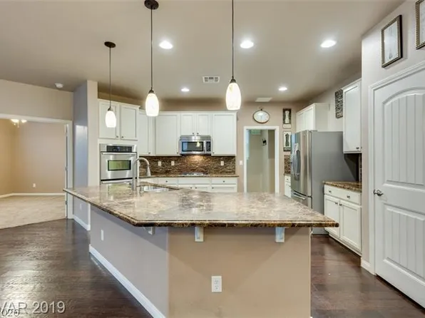 1077 Hickory Park St, Las Vegas, NV 89138
