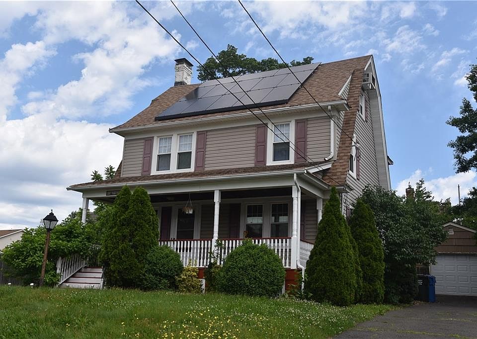 2nd image of 8 Vanderbilt Pl