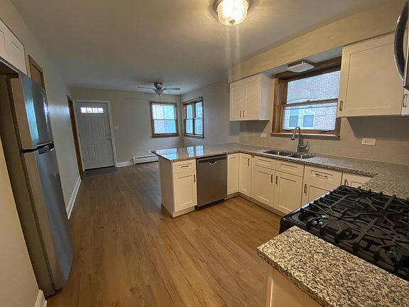 3rd image of 5451 W Sunnyside Ave #1